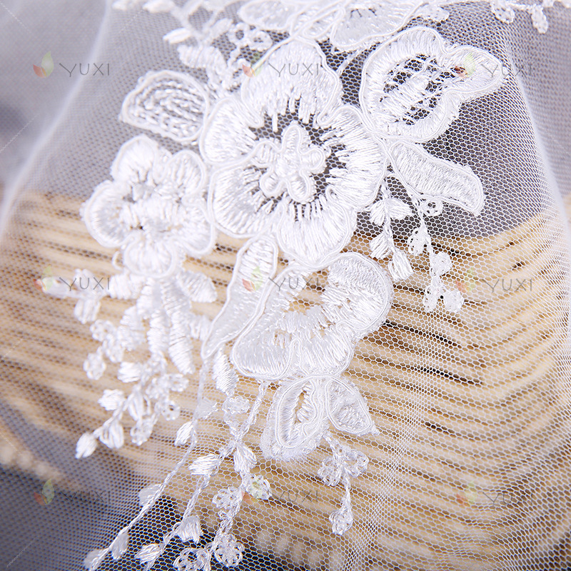 欧美热销蕾丝绣花面料 二合一花朵电脑绣花网布面料 绣花服装面料