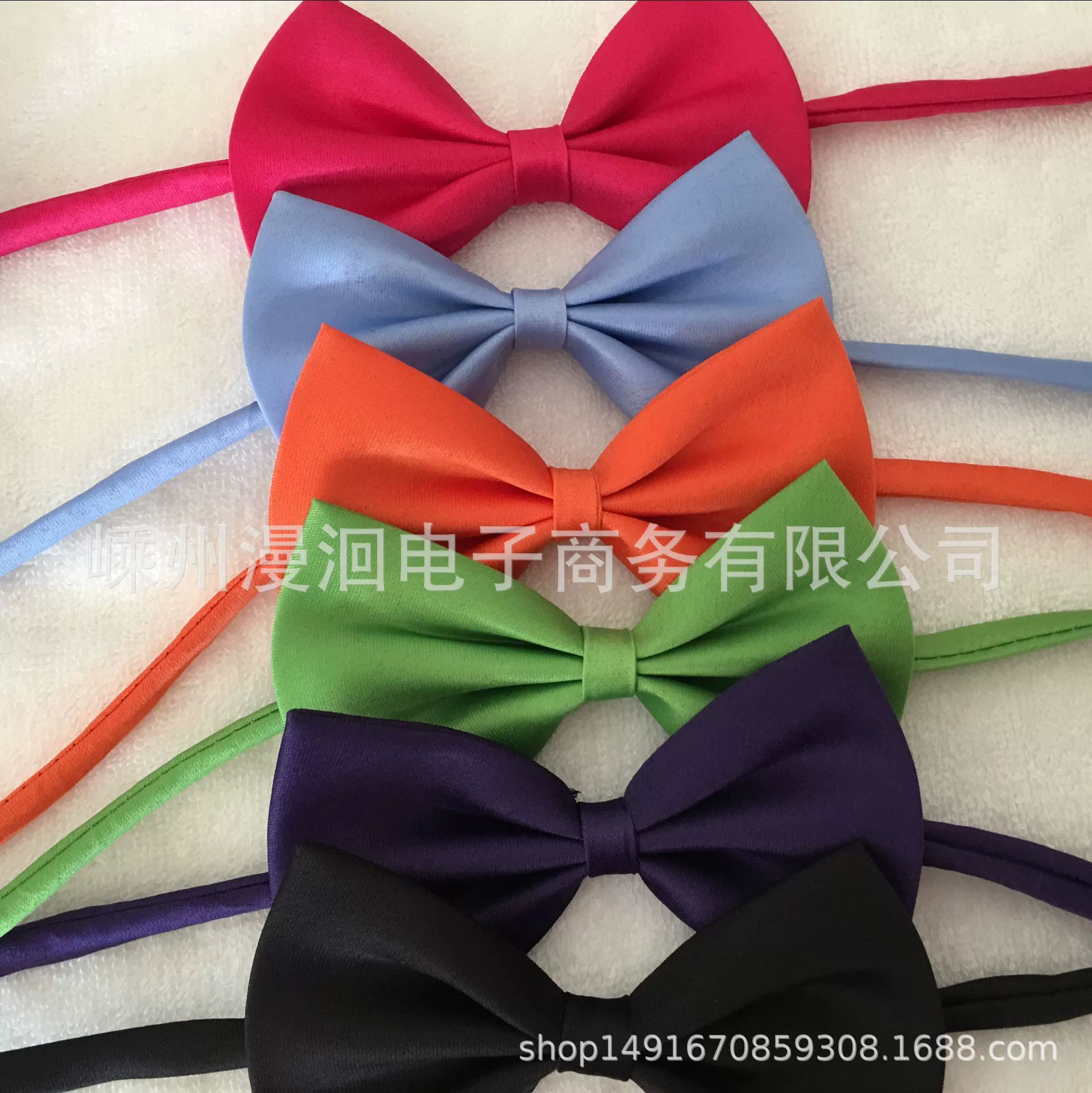 Children's bow tie with bow
