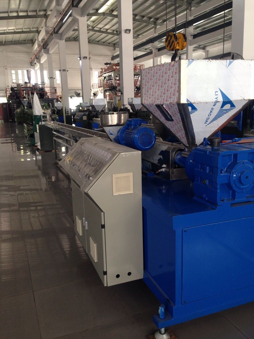 PE多色藤条押出生产线