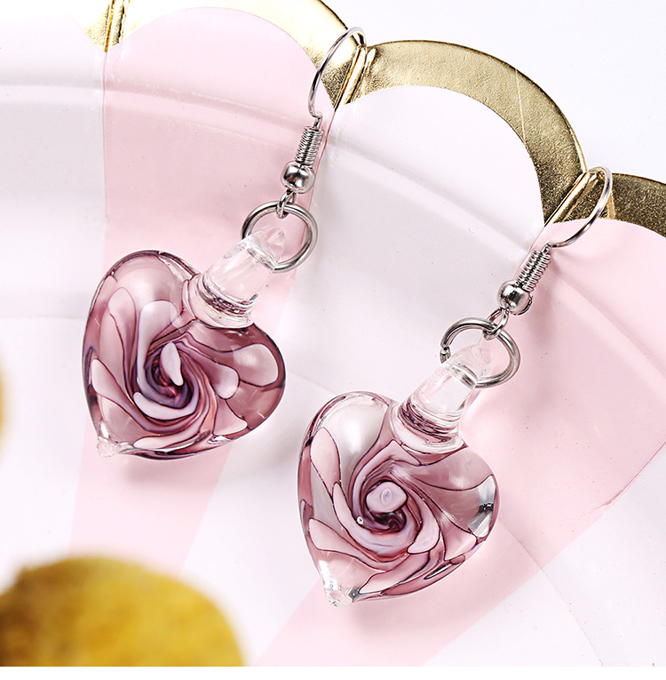 Collana con ciondolo a cuore in vetro e nastro alla moda_voghion.com