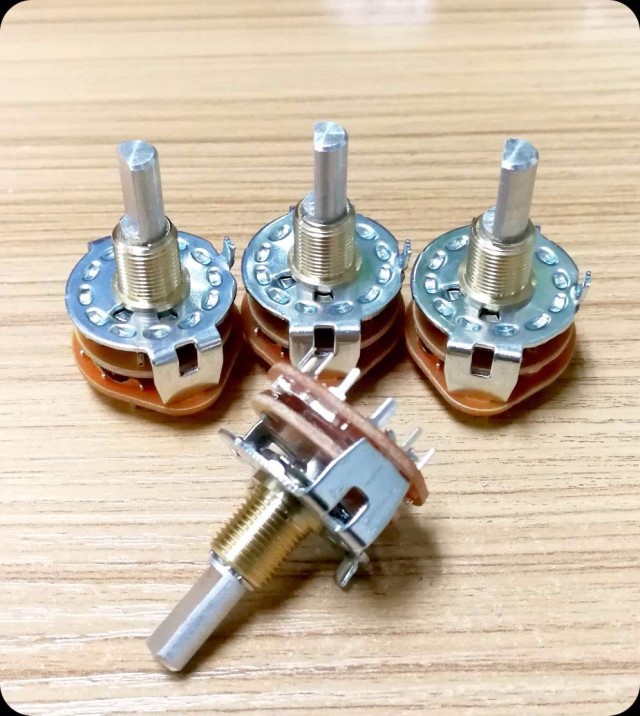 厂家直销可调电阻自动复位型电位器码R16可调电位器碳膜旋转式