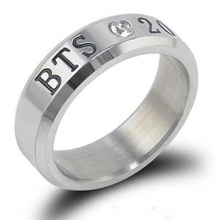 韩版新款BTS防弹少年团周边戒指 不锈钢名字生日指环项链可两用