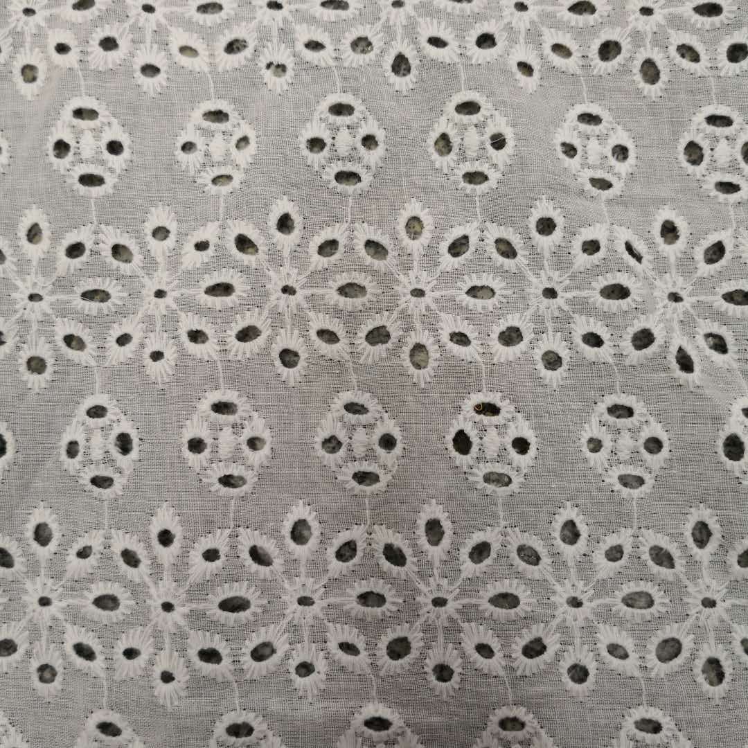 全棉绣花布料 镂空大机绣 薄款棉布刺绣 衬衣服装面料 女装辅料