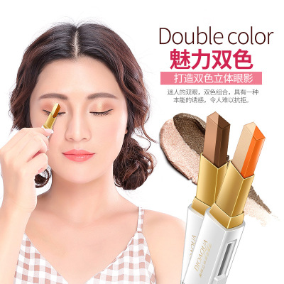 The three dimensional Double Color Eyeshadow is easy to color.