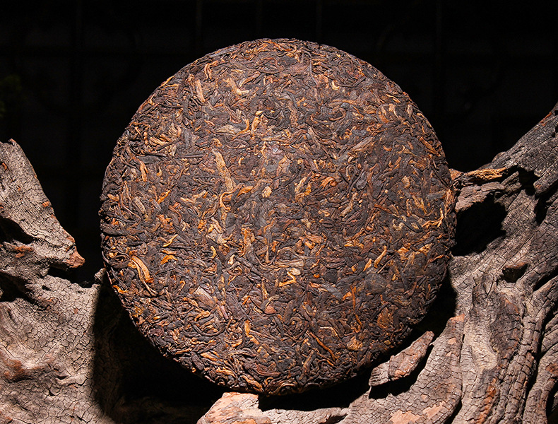 古树普洱茶饼：藏于岁月的艺术珍品