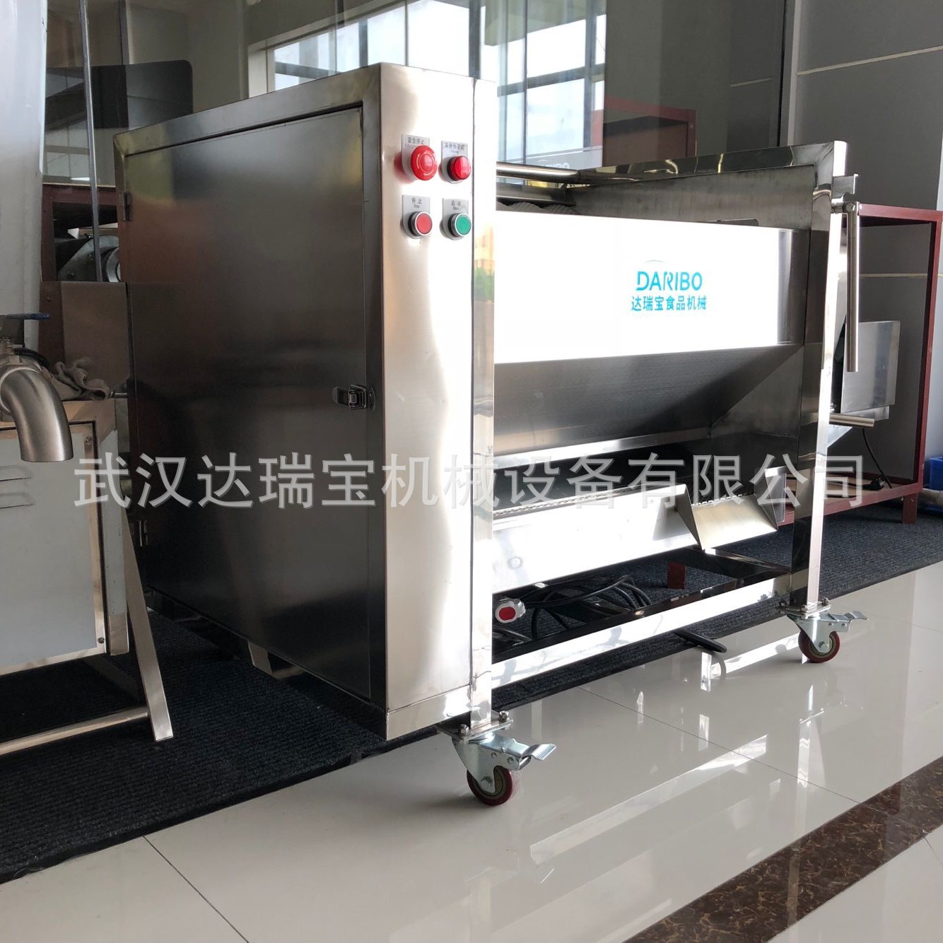 l工厂用土豆清洗去皮机 去皮清洗机 毛刷去皮机 多功能毛辊清洗机