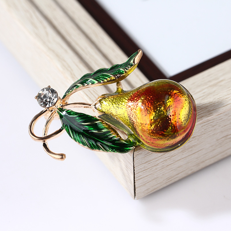 Spilla a forma di zucca in smalto e lega accessorio elegante_voghion.com