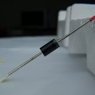 超快速二极管SF55 5A 300V