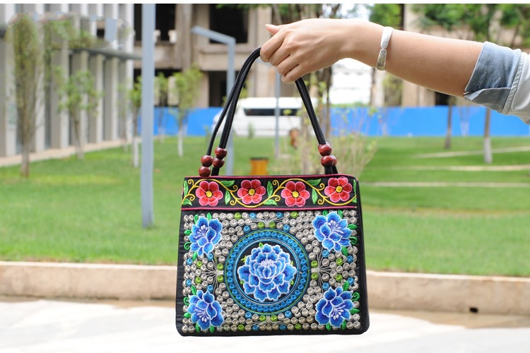 2024 nuevo bolso de cuentas de madera de doble capa portátil de mediana edad y ancianos bolso de bordado de estilo étnico bolso de lona portátil de un solo hombro bordado