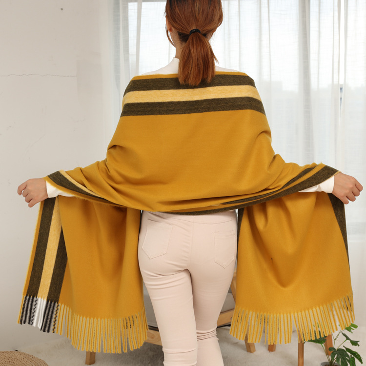 Otoño e invierno cálido versátil estilo coreano nuevo chal alargado rayas Cachemira-como borla bufanda de las mujeres al por mayor