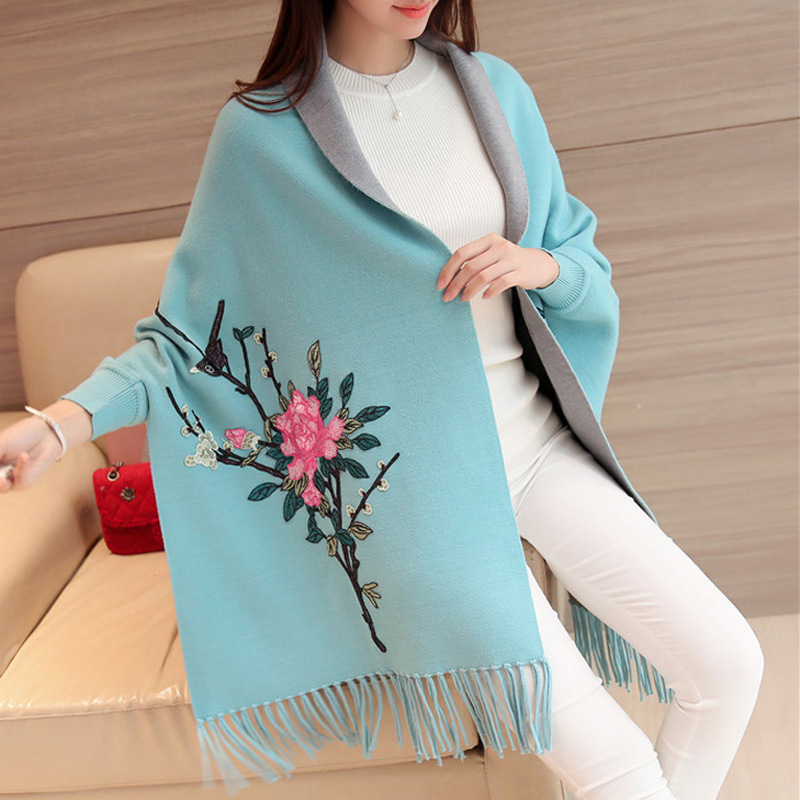 2022秋冬新款蝙蝠袖女装民族风牡丹花刺绣宽松流苏披肩针织开衫女