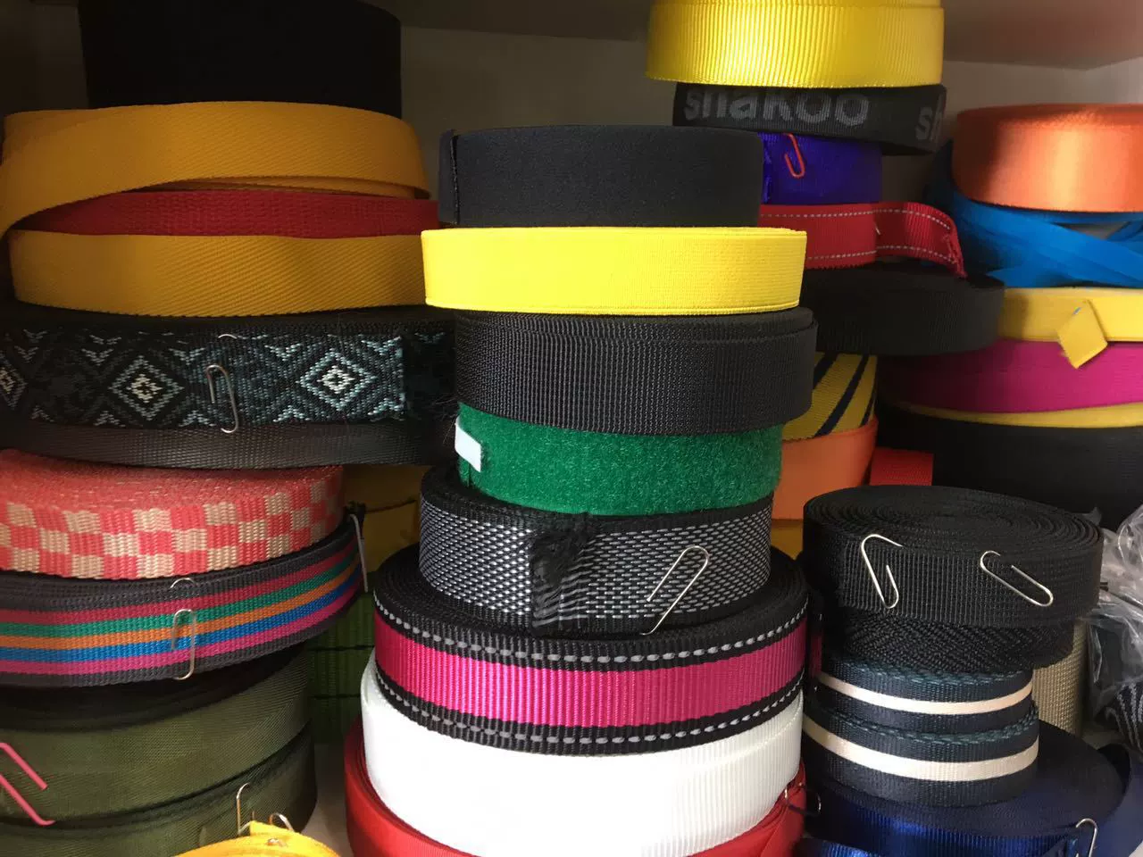 Прямые продажи с фабрики, различные красочные полипропиленовые тесьмы в комплекте, тесьма из полипропилена.