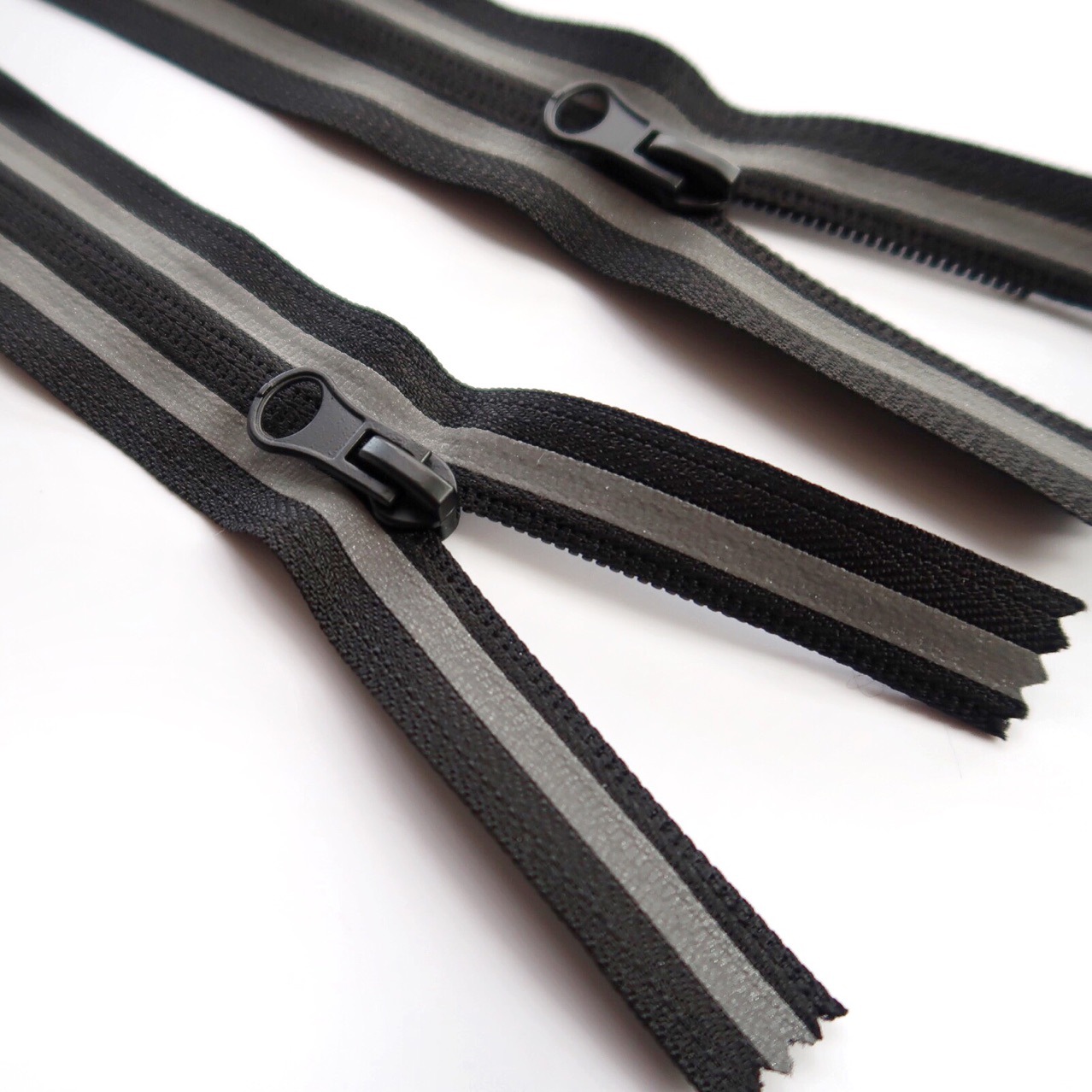 厂家直销3号PVC防水拉链用尼龙服装门襟反光拉链尺寸Oeko-tex认证