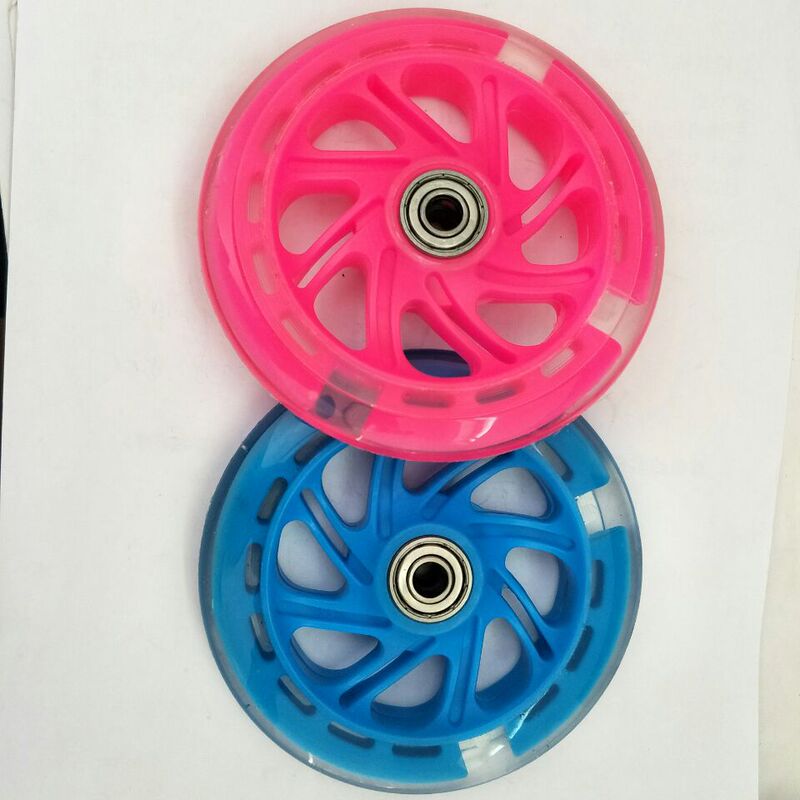 Wholesale and retail children's scooter twist car pu wheel 120 * 20pu flash wheel children's bicycle auxiliary wheel