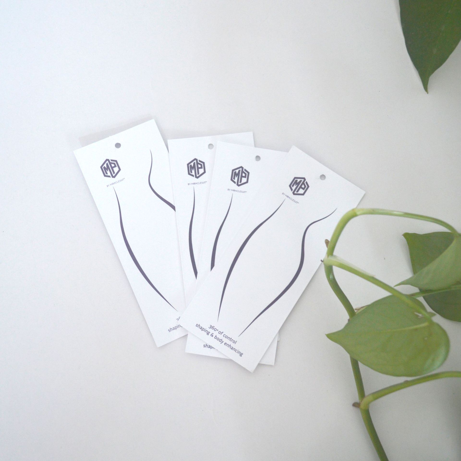 厂家直销衣服标签吊牌定做 运动衣吊牌 各类服装标签吊牌批发印刷