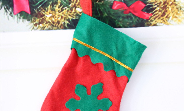 Christmas Classic Style Christmas Socks Cloth Party Hanging Ornaments display picture 2