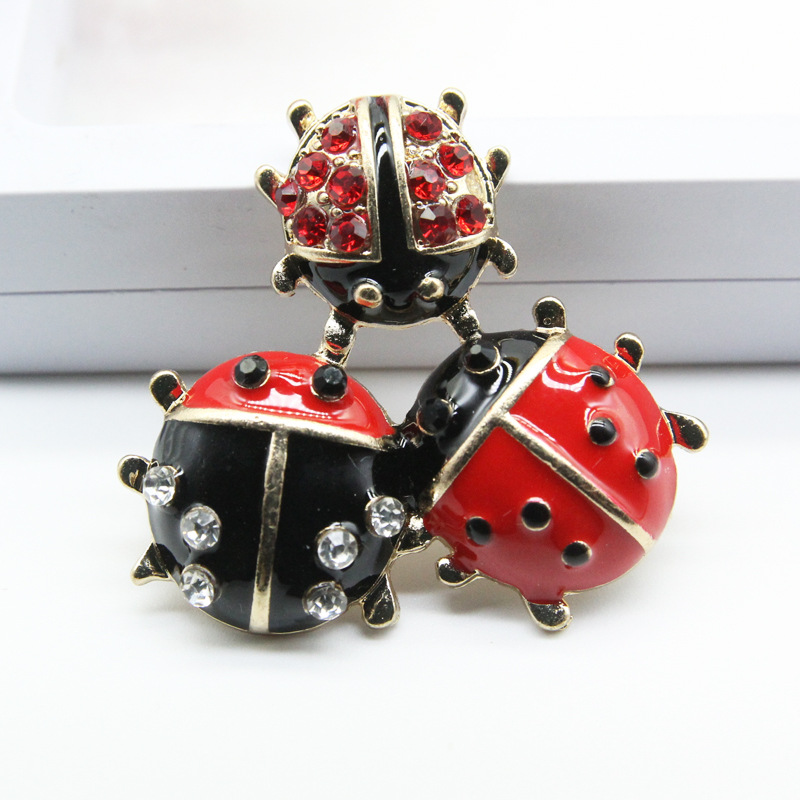 阮昊韩版时尚卡通滴油珐琅三只七星瓢虫胸针别针女式衣饰别针配饰
