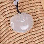 天然正品冰透玛瑙玉髓深工双面白色马料如意锁男女款玉髓长命锁