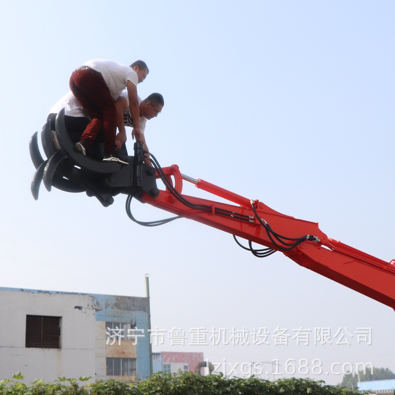 广西南宁抓木机 木材装卸车装载机 轮式抓木机 360度旋转