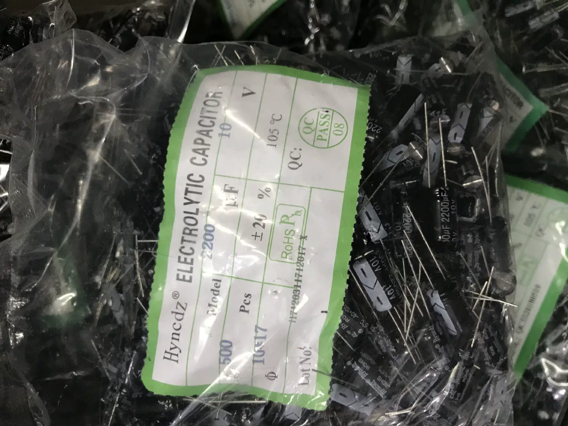 Поставка алюминиевой электролитической емкости Hyncdz 35V470UF