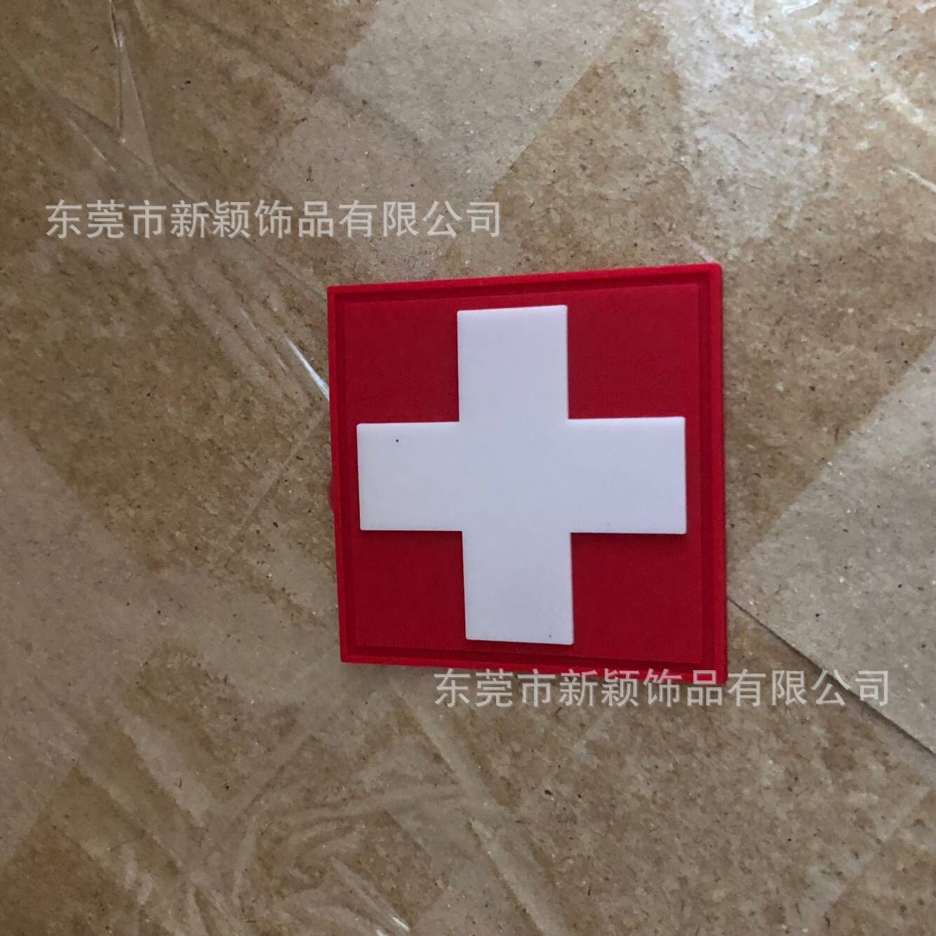 厂家供应硅胶PVC滴胶软胶商标牌夜光变色胶章胶唛卡通胶标