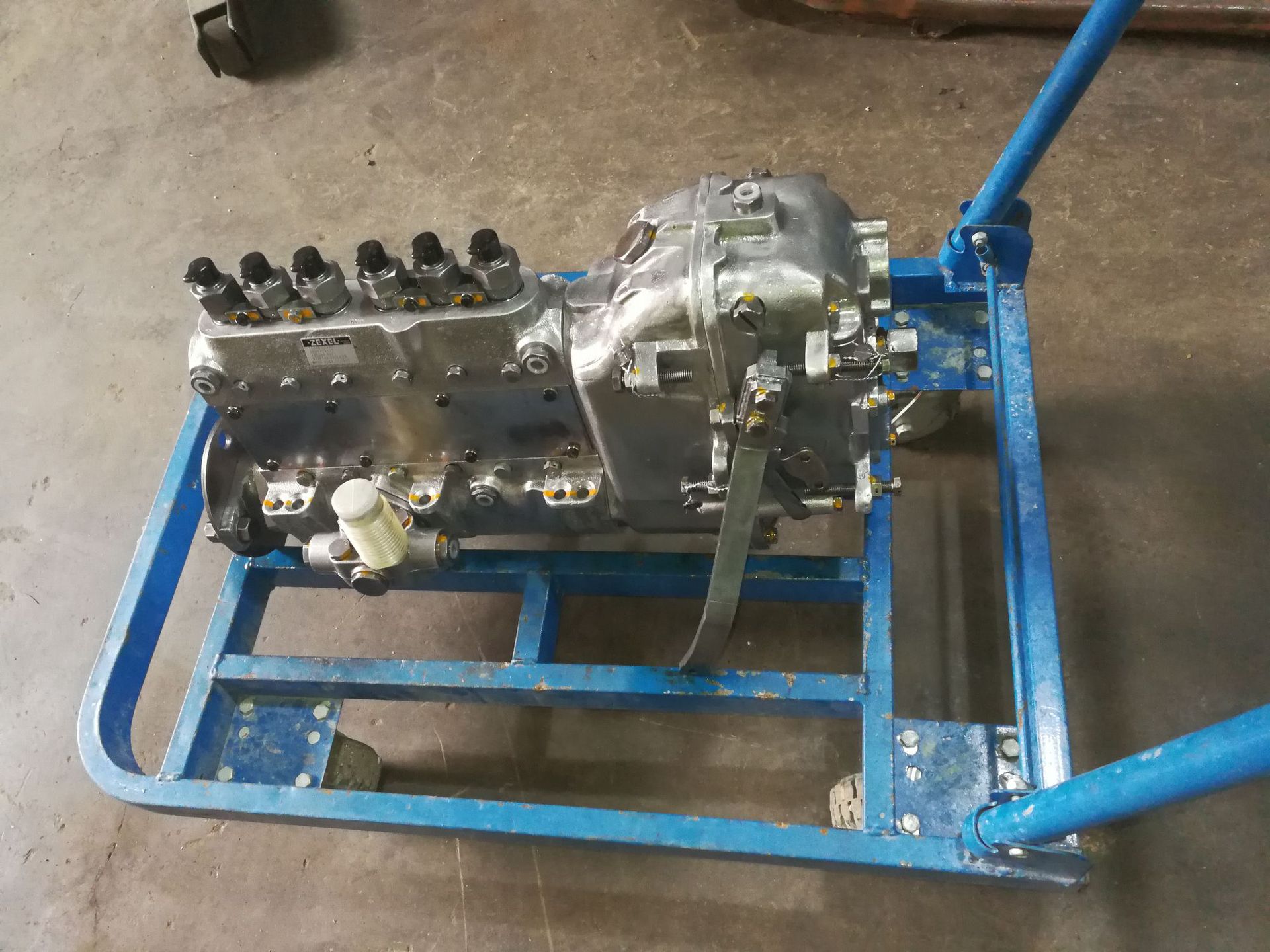 供应日本SA6D170-A-1发动机燃油泵总成6162-73-1510