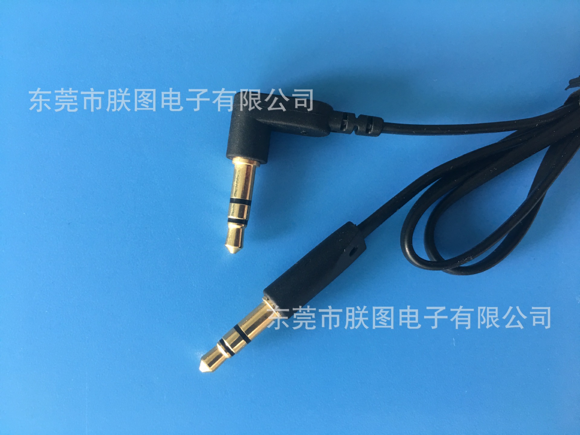 供应90度弯头 3.5mm公对公车载AUX 声卡音频线 TPE细扁面条耳机线