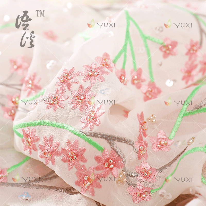 厂家直销网纱珠片布料色线花朵满幅涤光丝绣花时装礼服连衣裙面料