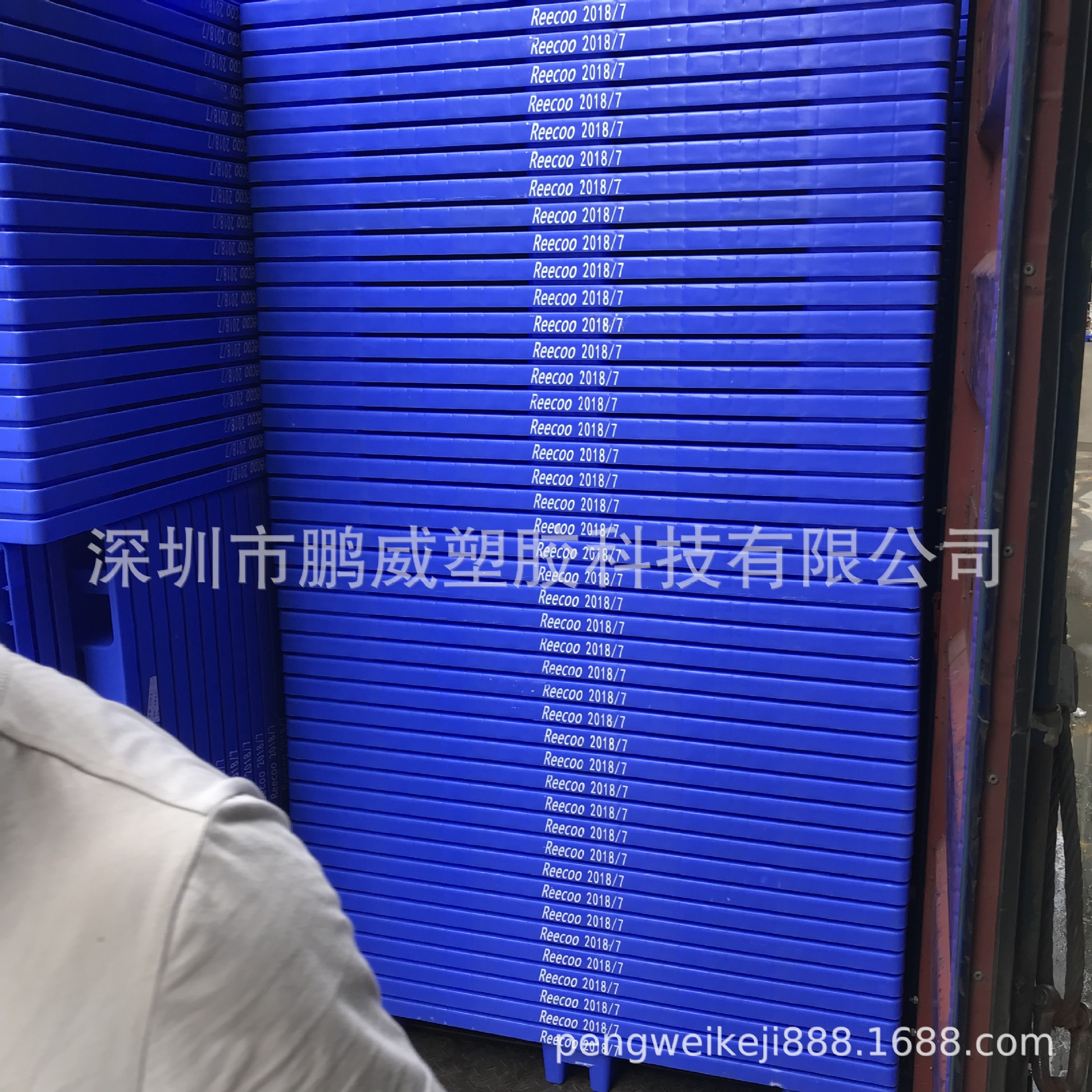 鹏威新式加厚圆脚卡板 九脚光滑垫板厂家直销：山东烟台超市专用