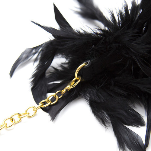 Adult sex toys supplies tie hands couple flirtation black feather gold chain handcuffs wholesale