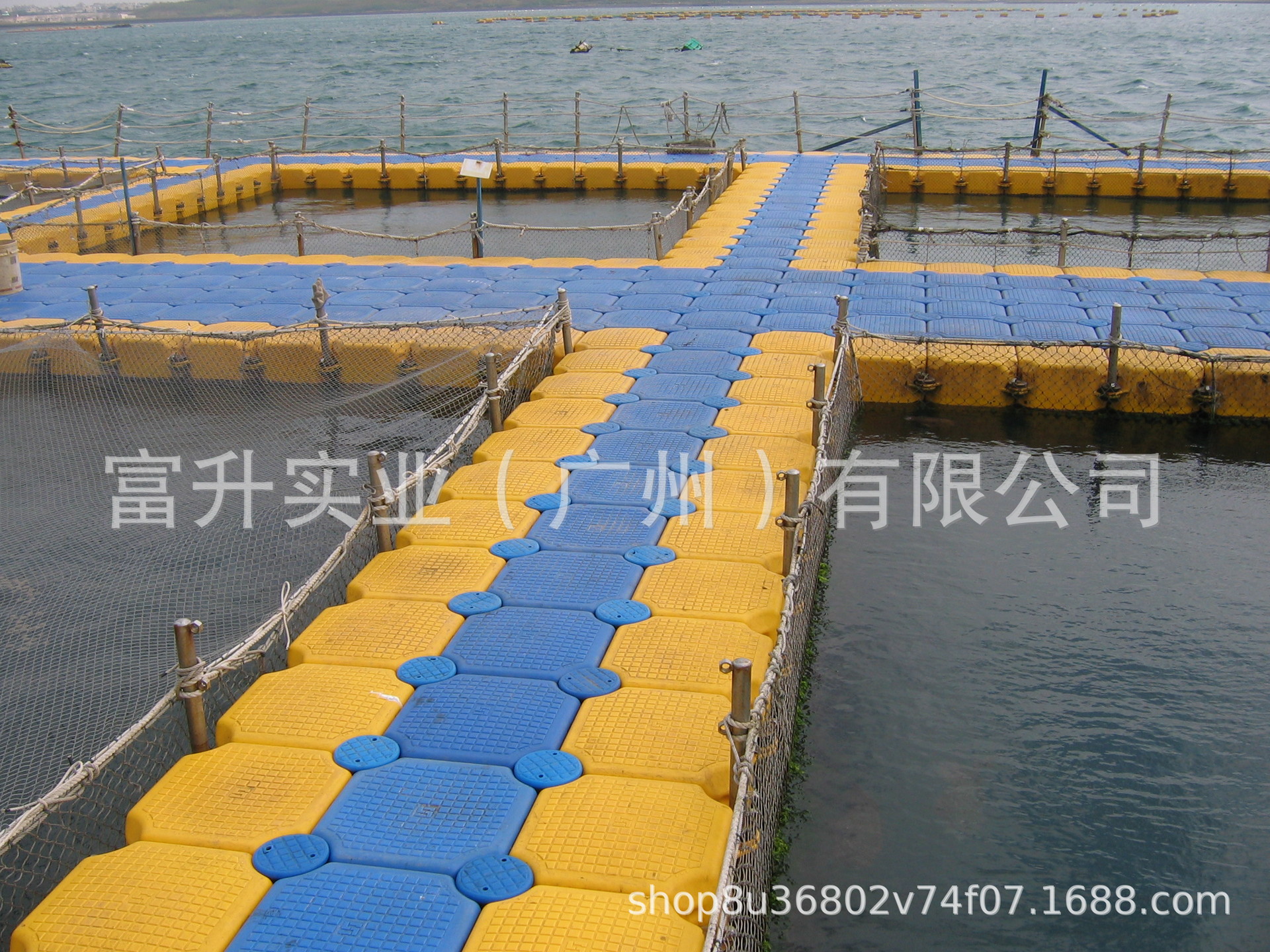 浮筒出租防紫外线抗老化浮箱码头PE塑料养殖网箱水上娱乐设施浮台-阿里巴巴