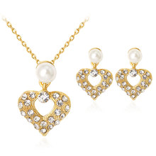 2017年新款珍珠项链套装 镂空心形镶钻耳环项链两件套