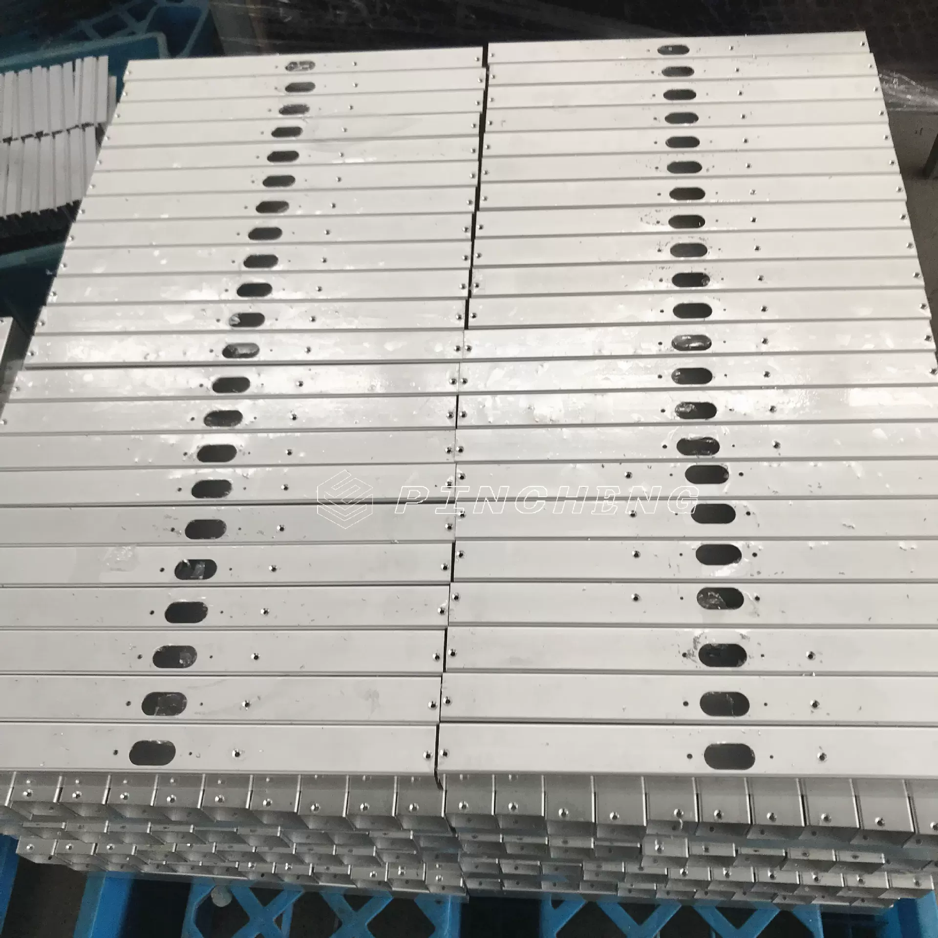 铝合金外壳加工 电动推拉杆铝型材加工 铝方管冲压 打孔 攻牙加工