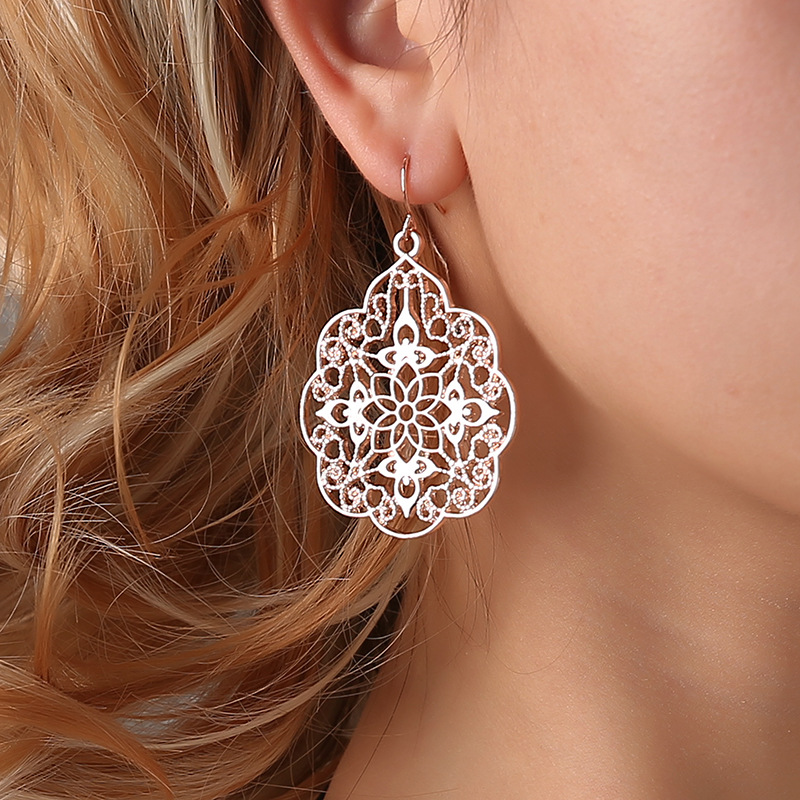 New Fashion Palace Plaid Hollow Earrings Hot Selling Alloy Plating Earrings Nihaojewelry Wholesale display picture 6