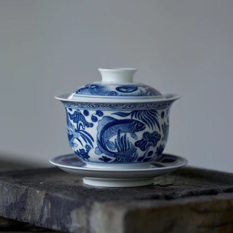 Hand-Painted Blue and White Porcelain Tea Bowl with Lid, Jingdezhen Ceramic Tea Set, Antique Fish Sketch, Factory Direct Sales, Customized Batch
