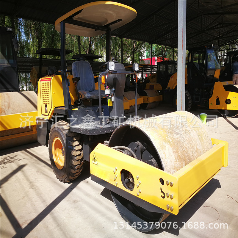 厂家直销单钢轮振动压路机驾驶室单轮压路机动力强劲性能稳定