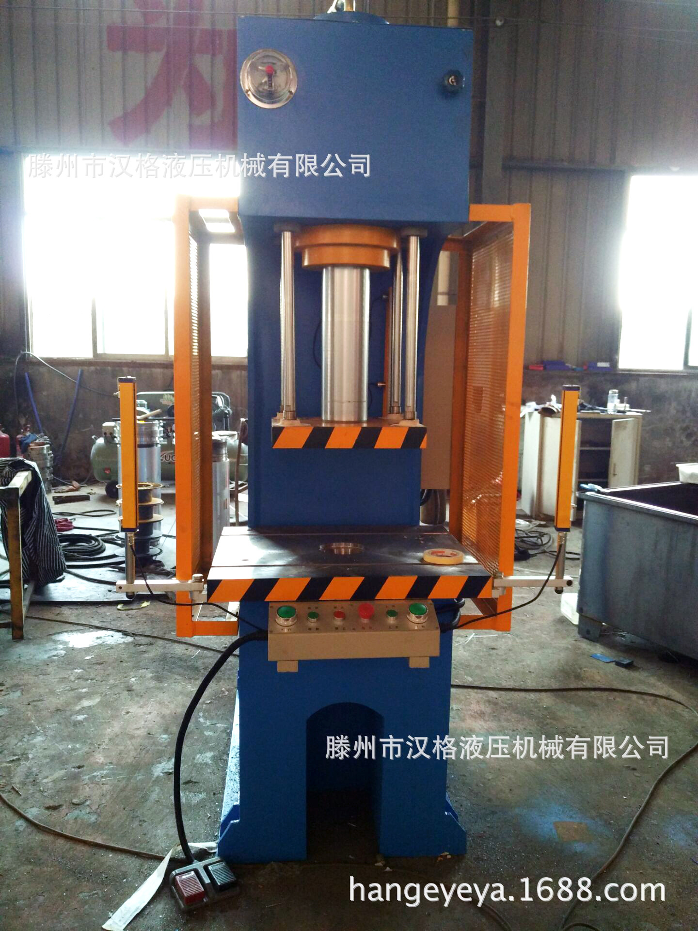 四柱液压机 多功能单柱油压机 单臂压力机 可来厂实地考察