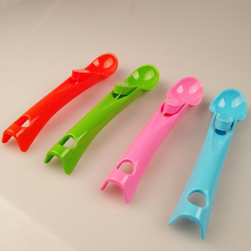 Food-grade plastic elastic scoop ice cream scoop baller cone scoop fruit scoop for gifts