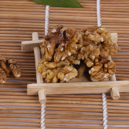 Wholesale Xinjiang head-grade walnut kernels, five-grain mill soy milk powder raw materials, low-temperature baked new walnut kernels bulk