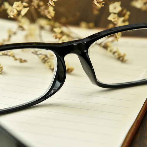 Wholesale HD Scratch-Resistant Glass Lenses for Myopia Glasses—Unisex, Prescribed, and Comfortable Myopia Eyewear