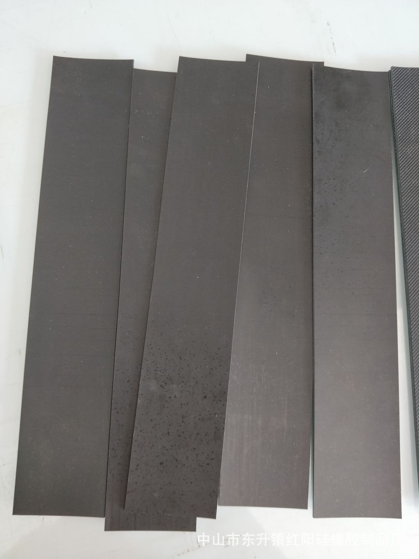 供应橡胶防滑垫片 格纹橡胶垫片 自粘橡胶脚垫 防震橡胶垫圈