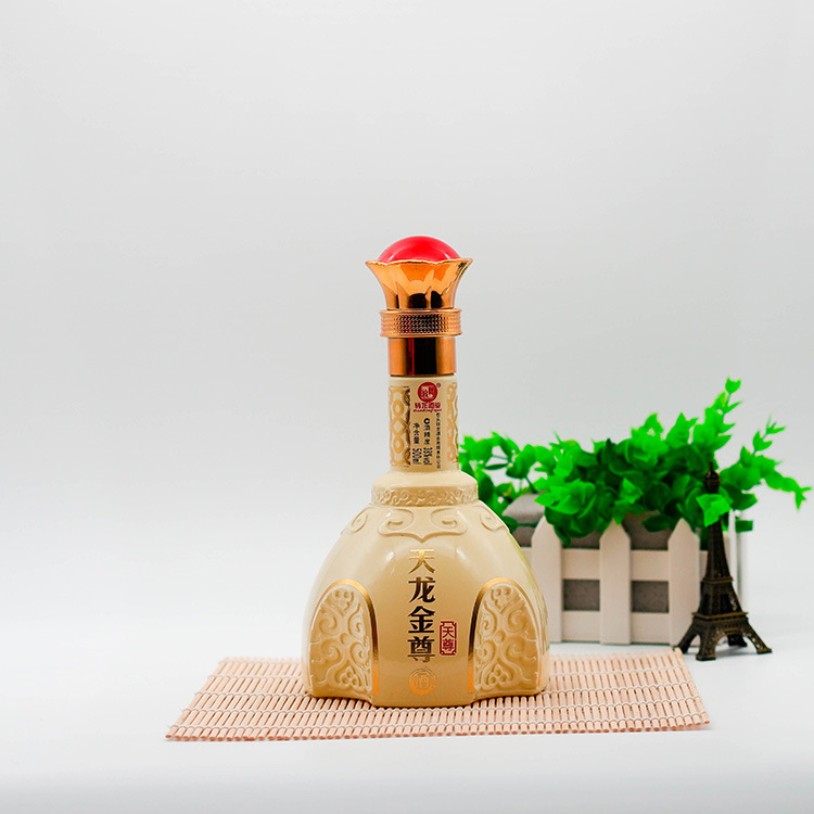 批量生产高白料泥黄喷涂瓶一斤装烤花玻璃酒瓶内容可制作郓城酒瓶