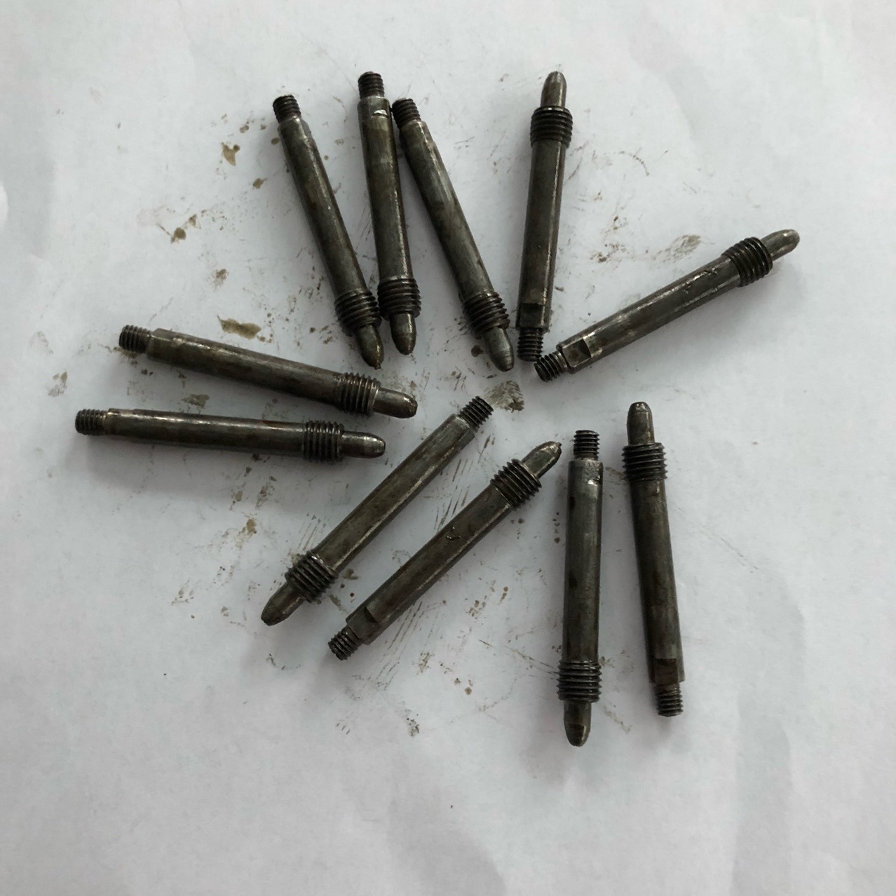 专产各种不同类型异型件6x54螺钉，也可做不同级别螺钉