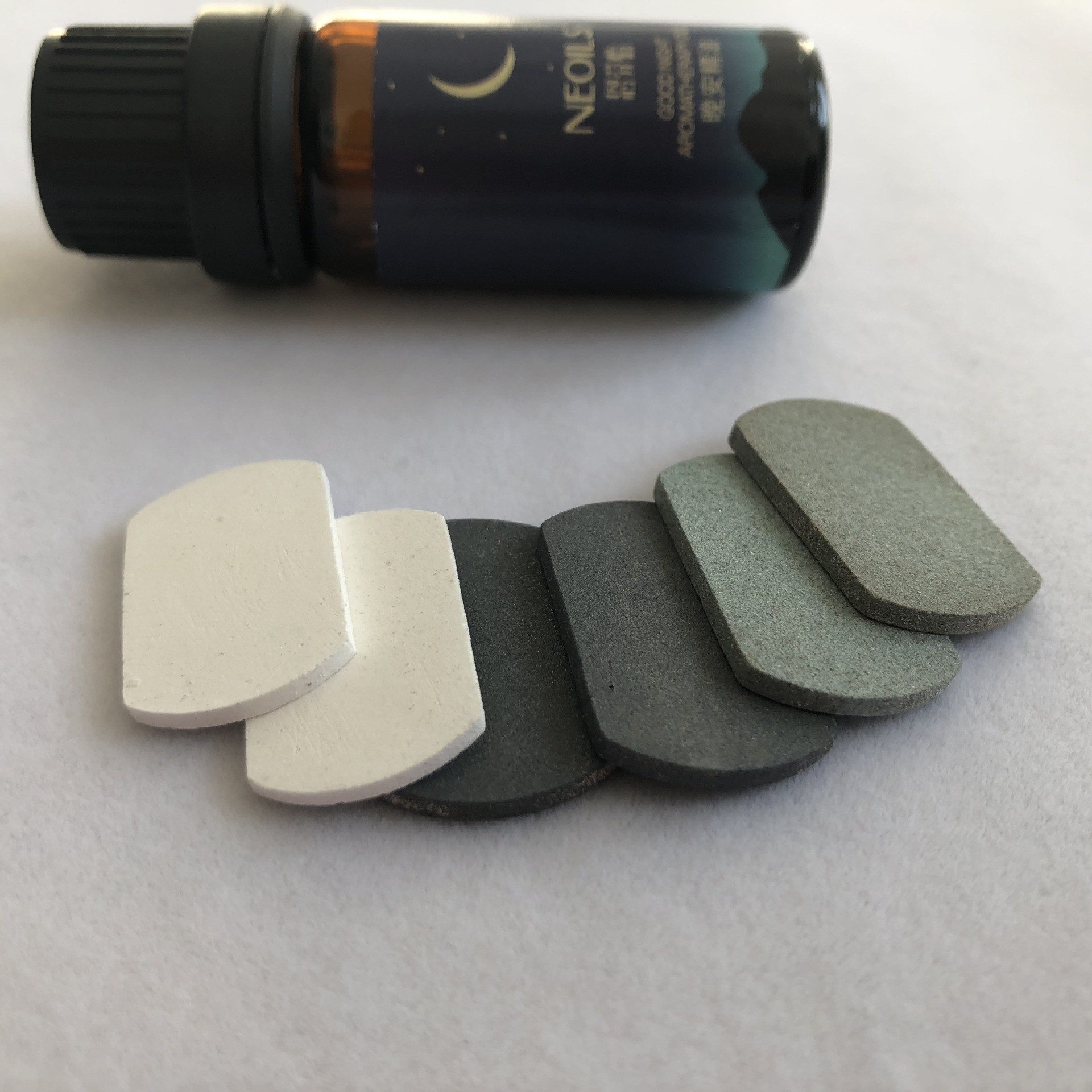 微孔陶瓷香薰片 香水精油挥发片 加热挥发片 精油挥发片 logo定制