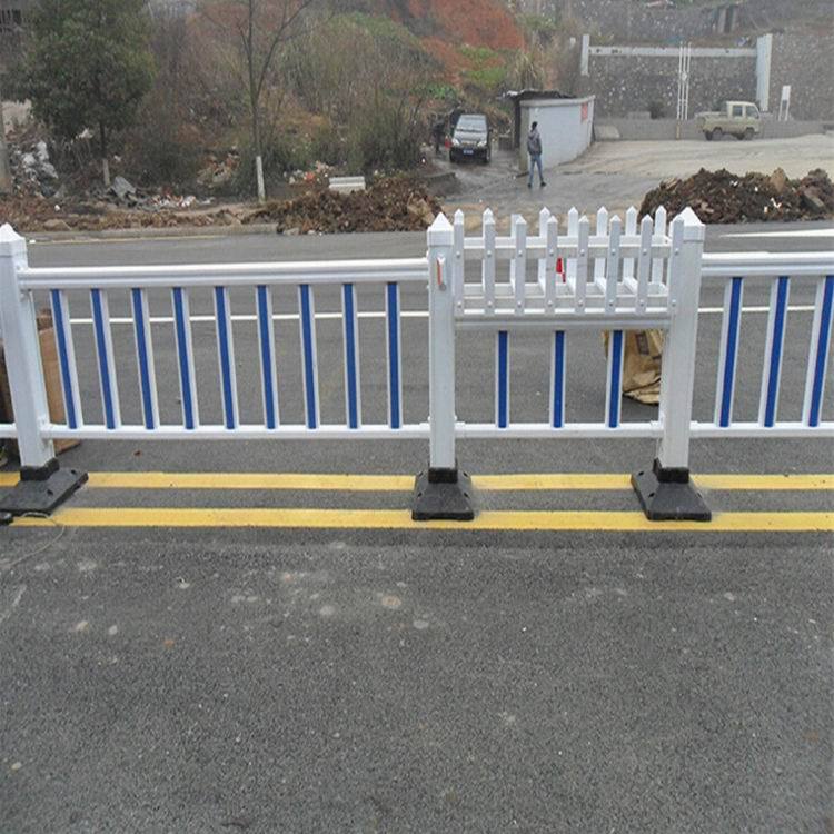 供应PVC塑钢道路护栏 塑料道路围栏 公路隔离 市政塑钢护栏