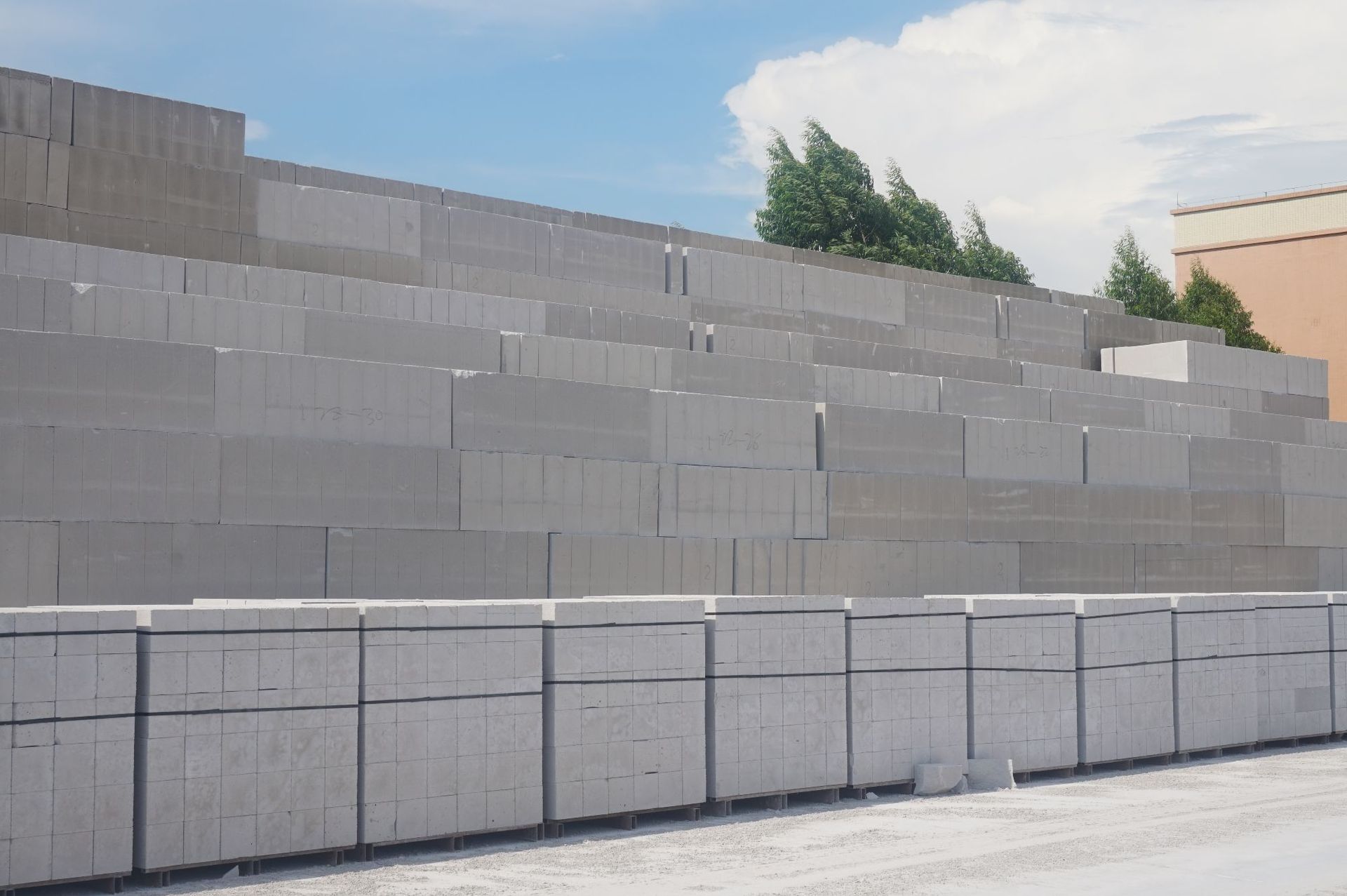 轻质砖批发价格 各种轻质砖规格齐全 厂家直供欢迎来电订购加气块