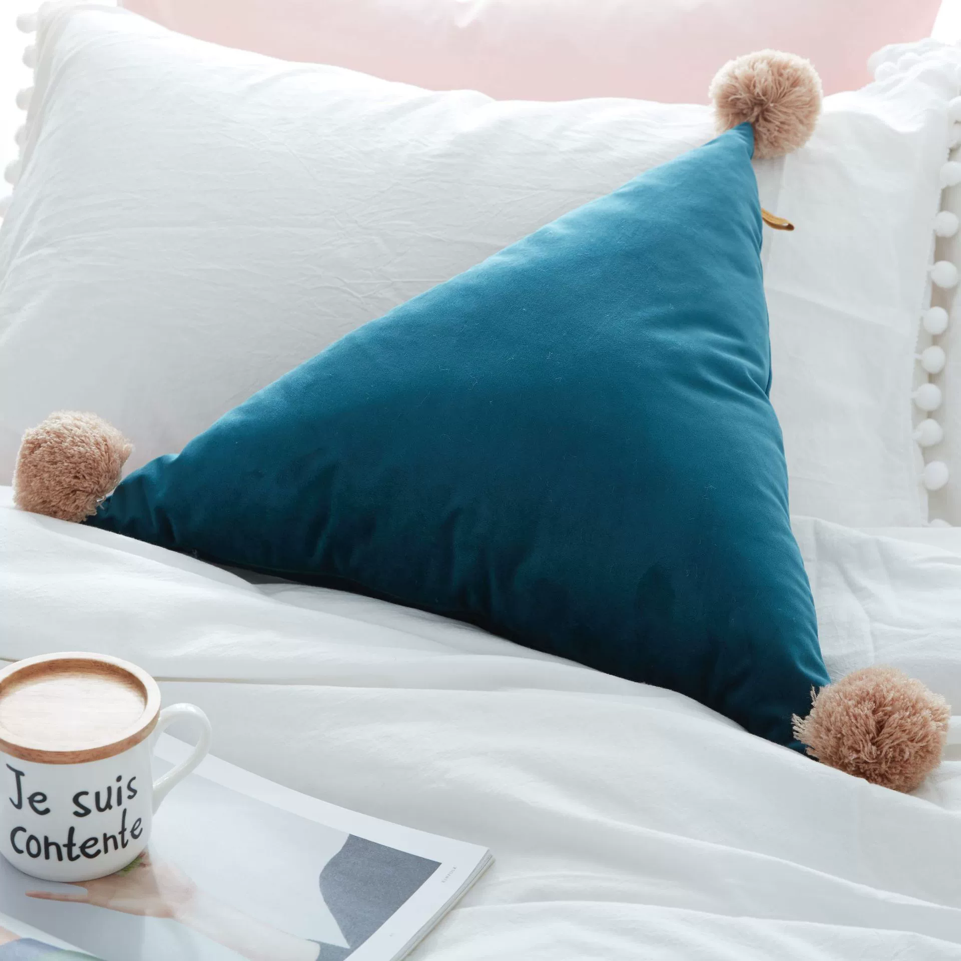 Ins explosion pillow pillow creative wool ball triangular pillow -containing sofa office solid color cushion