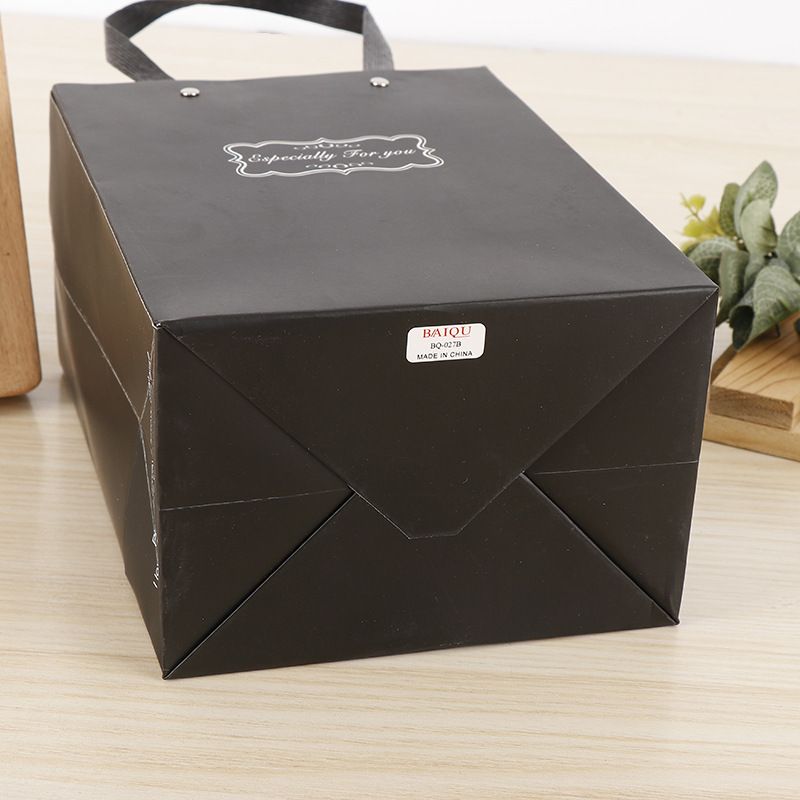 Wholesale White Card Printing Rivets Clothing Tote Bag Gift Packaging Kraft Paper Bag display picture 3