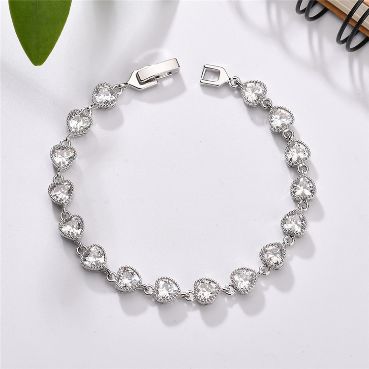Sweet Shiny Heart Shape Copper Plating Inlay Artificial Gemstones Zircon Bracelets display picture 2