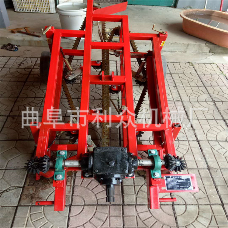 连云港 链条传动花生收获机 四轮带花生收获机